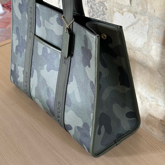 Coach - Picture 10 of 11